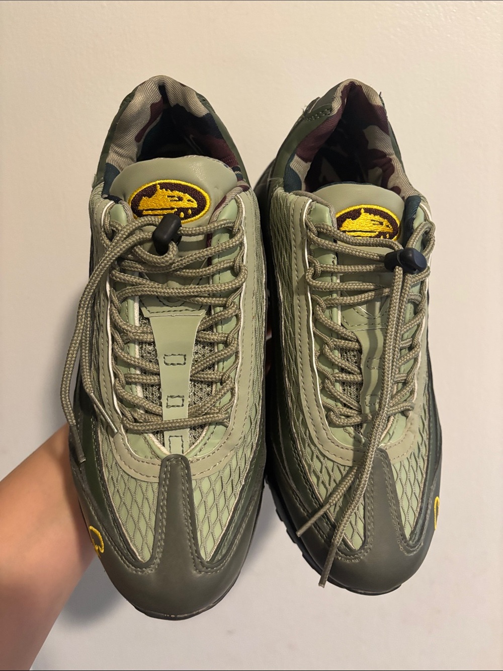 Nike Air Max 95 Men's Olive Green Low-Top Sneakers with Yellow Logo Patch